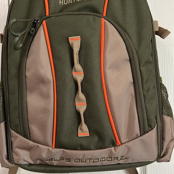 Backpack with Adjustable compartments - Picture 3 of 9